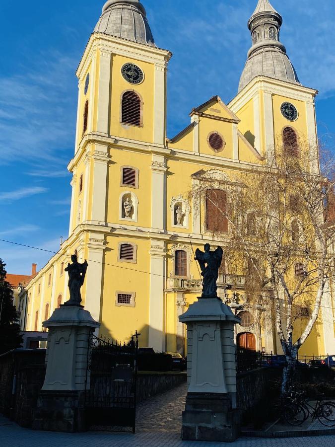 Uránia Apartmanház Eger Kültér fotó