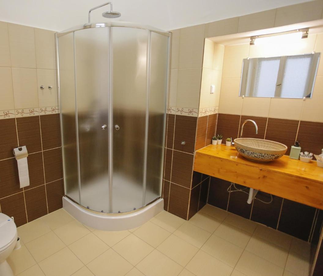 Uránia Apartmanház Eger Kültér fotó